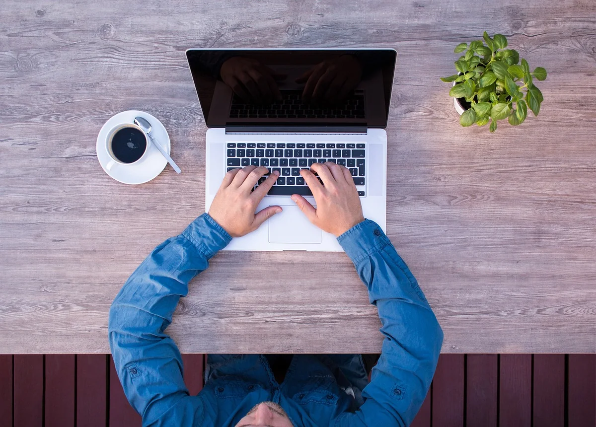 Les 5 erreurs qui tuent la crédibilité d’un site de consultant